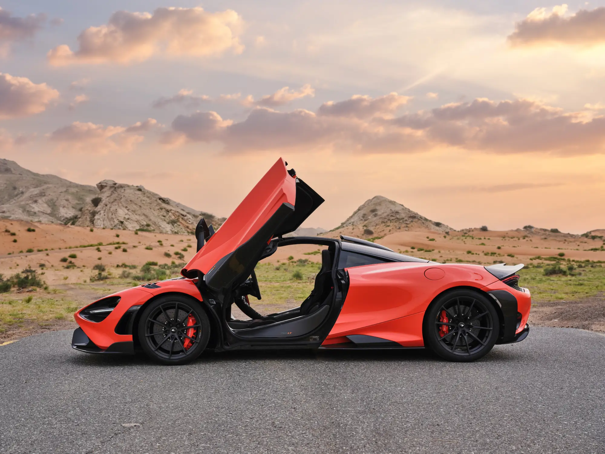 Mclaren 765LT — alternate view